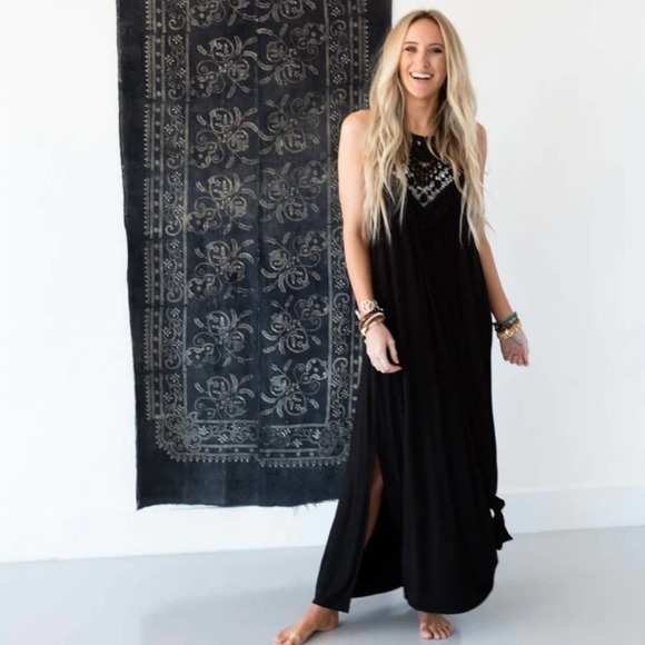 Three Bird Nest Cecily Crochet High Neck Maxi Dress - Picture 10 of 10